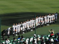 山形中央高対日大三高 試合前スタンドに挨拶